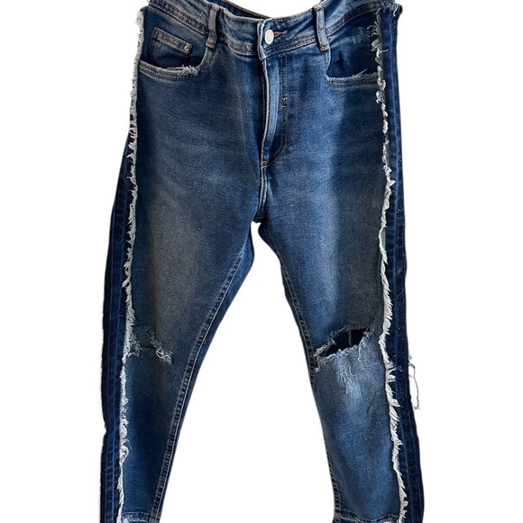 Zara Denim - Zara Women’s Trafaluc Collection Distressed Cropped Jeans. Size 6